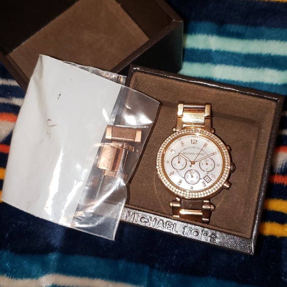 MICHAEL KORS Rose Gold Watch